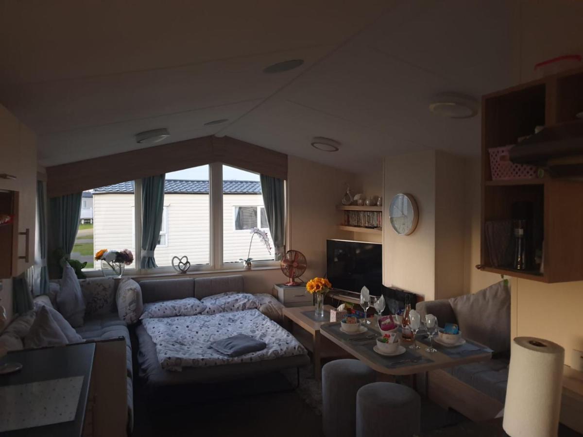Tunstall View Caravan Holidays At Sand Le Mere Экстерьер фото