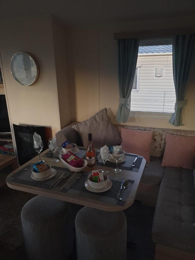 Tunstall View Caravan Holidays At Sand Le Mere Экстерьер фото